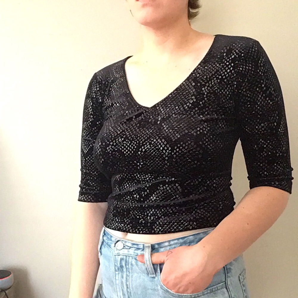 Black velvet snake skin print top vintage 90's